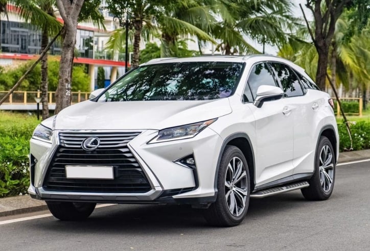 Lexus RX 350 2016 lăn bánh 8 năm lên sàn xe cũ với giá khó tin