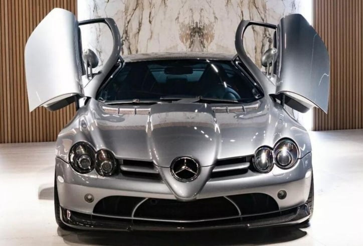 Chi tiết Mercedes-Benz SLR 722 từng thuộc về huyền thoại bóng rổ Michael Jordan, giá quy đổi hơn 16 tỷ đồng