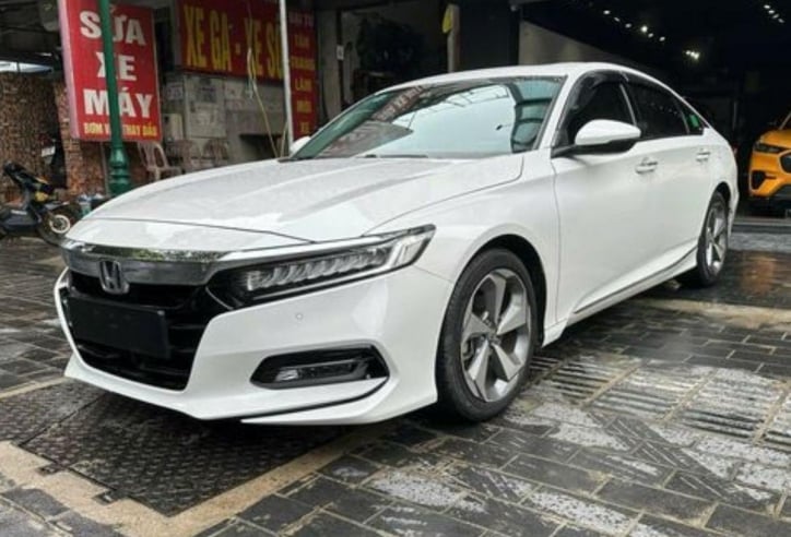 Honda Accord 2022 chạy ‘lướt’ 2 năm tại Việt Nam rao bán giá khó tin