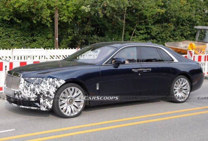 Rolls-Royce Ghost 2026 lộ diện trên đường phố, hứa hẹn nâng cấp thiết kế và công nghệ