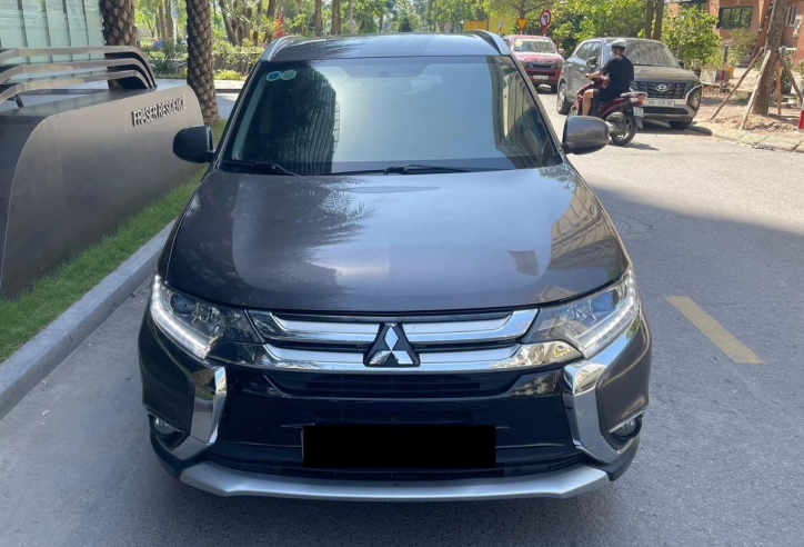 Lăn bánh 8 năm, Mitsubishi Outlander 2016 nhập Nhật lên sàn xe cũ với giá bất ngờ