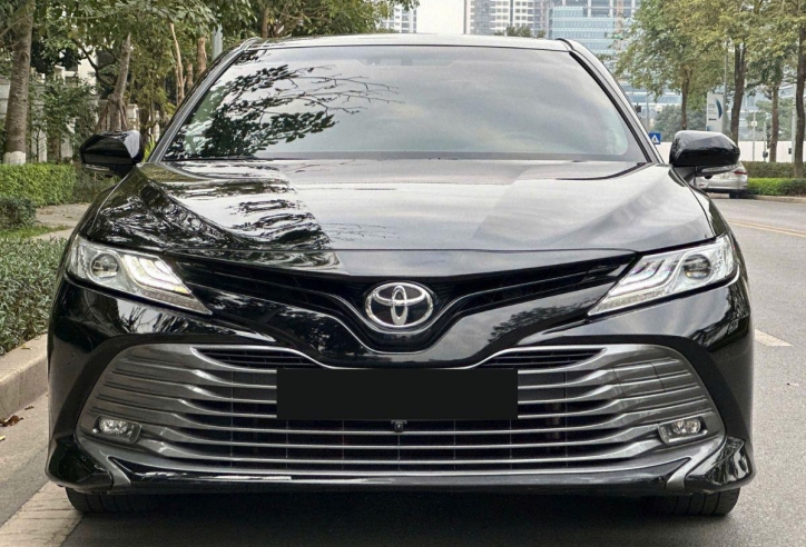 Sau 6 năm lăn bánh, Toyota Camry 2019 có giá bao nhiêu trên sàn xe cũ?