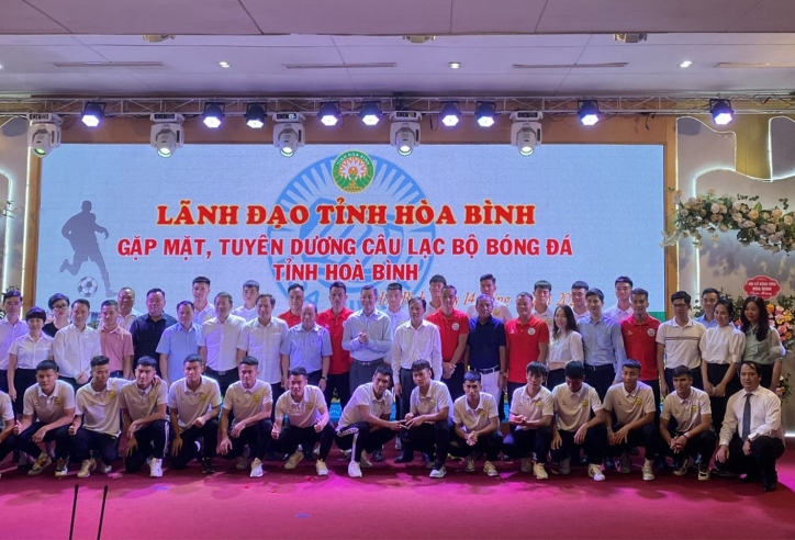 Tỉnh Hòa Bình tổ chức Lễ vinh danh CLB Bóng đá Hòa Bình