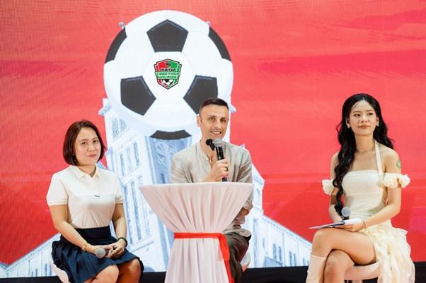 Dimitar Berbatov tái ngộ fan Việt tại sự kiện “Together We Rise”