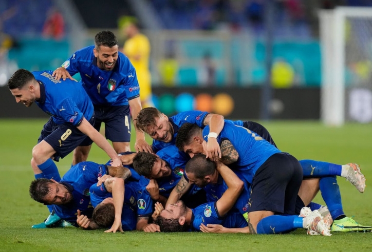 Italia lập kỷ lục chưa từng có ở Euro