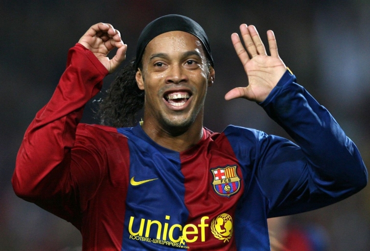 Siêu phẩm khiến Messi phải vỗ tay tán dương của Ronaldinho