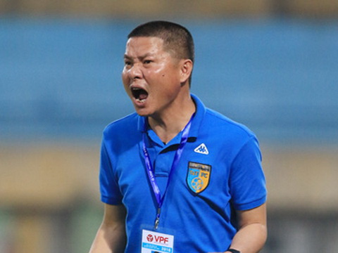 VIDEO: HLV Chu Đình Nghiêm nghẹn ngào chia tay Hà Nội FC