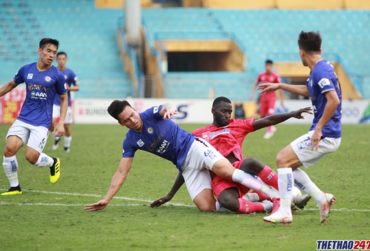 Sao trẻ của Hà Nội FC thất vọng khi bị thay ra sớm