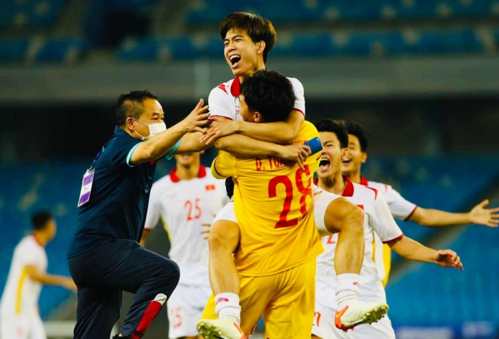 Trung vệ U23 Việt Nam bị đau sau trận đấu với Hà Nội FC