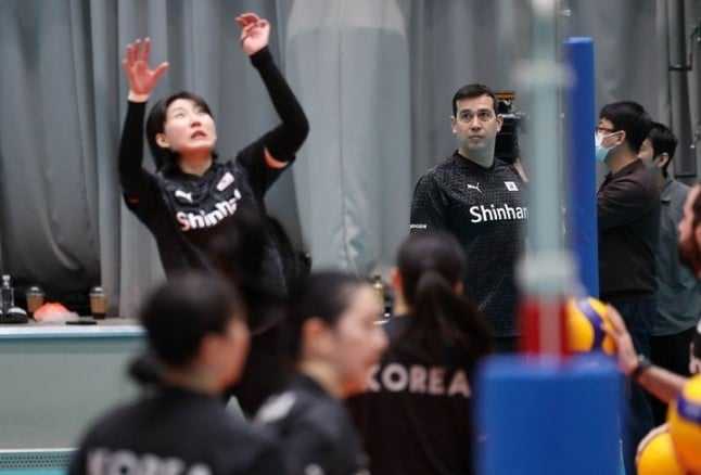 Liệu đội tuyển bóng chuyền nữ Hàn Quốc có rũ bỏ được nỗi buồn 27 trận thua liên tiếp tại VNL?