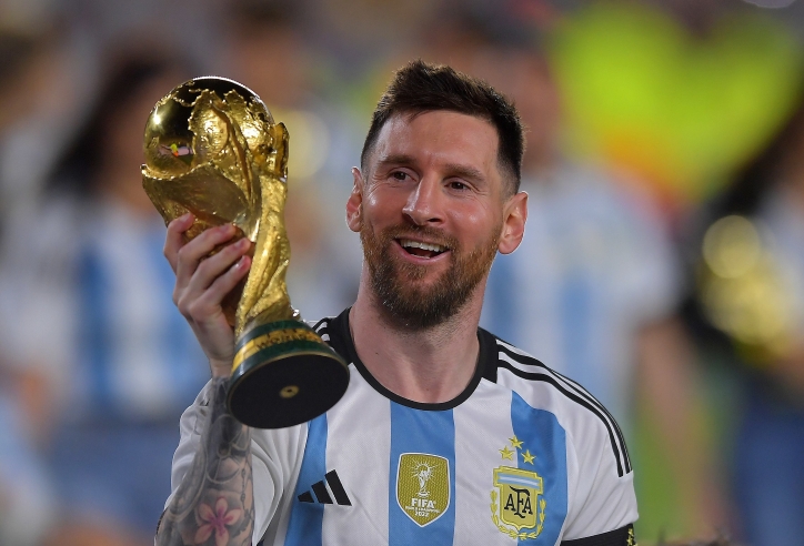 CĐV Argentina tạo bất ngờ khiến Messi bật khóc xúc động