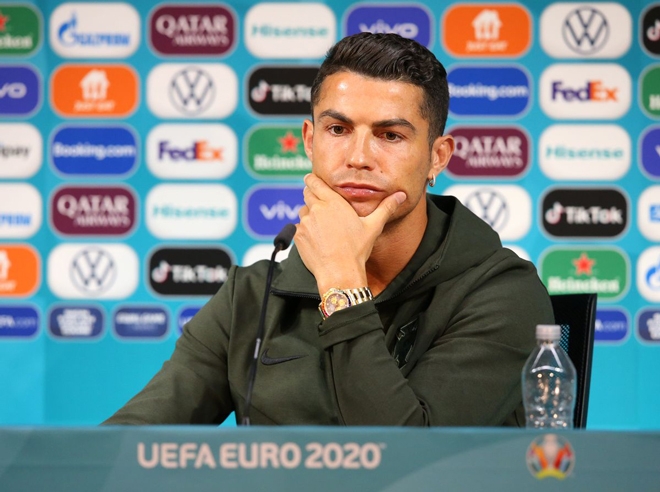 Người của PSG ra tuyên bố, rõ khả năng Ronaldo cập bến nước Pháp
