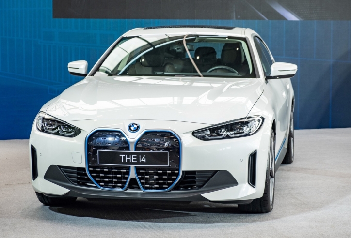 BMW i4 chạy điện ra mắt thị trường Việt: Giá hơn 3,7 tỷ đồng, tầm vận hành khủng gần 600 km/sạc