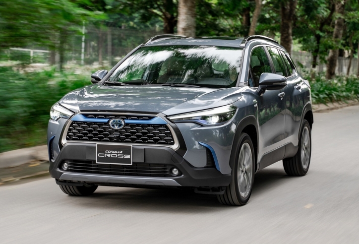 Toyota Corolla Cross giành lại 'ngôi vương' từ Kia Seltos