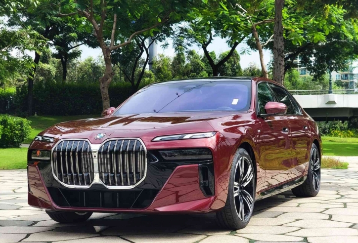 Xe sang BMW 7-Series tiếp tục giảm giá gần nửa tỷ đồng, tăng sức đấu S-Class