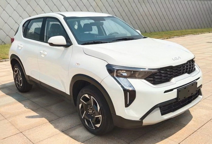 Kia Sonet 2024 bất ngờ lộ diện hoàn toàn với thiết kế mới, gây sức ép lên Toyota Raize