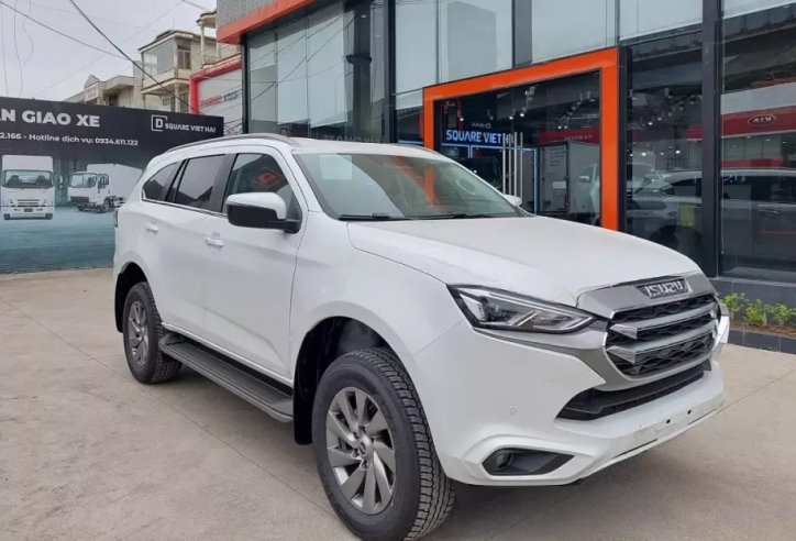 Đối thủ của Hyundai Santa Fe giảm giá 'sập sàn' đến gần 190 triệu đồng