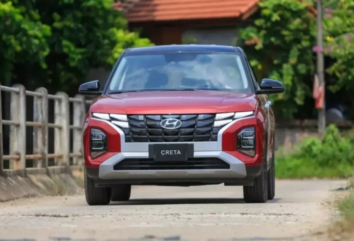 Hyundai Creta đòi lại ngôi đầu phân khúc SUV cỡ B, Toyota Corolla Cross 'giậm chân tại chỗ'