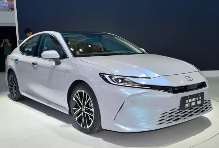 Toyota Camry thế hệ mới ra mắt thị trường 'sát vách': Tinh chỉnh thiết kế, trang bị động cơ hybrid