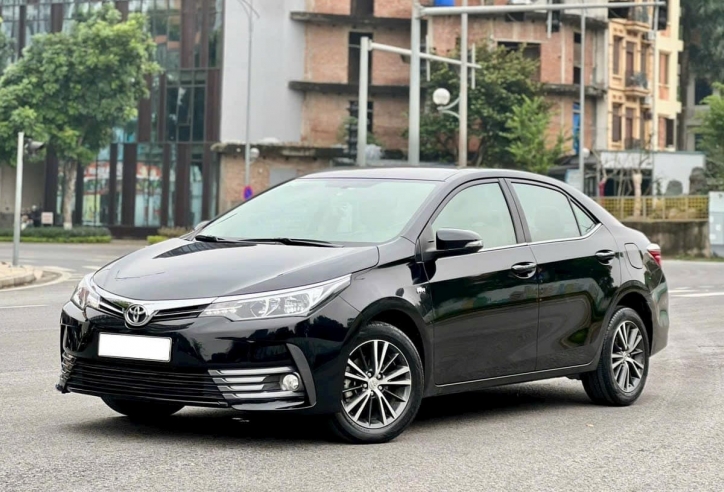 Sau 4 năm lăn bánh, Toyota Corolla Altis cũ bán lại với giá ngỡ ngàng