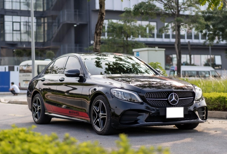 Mercedes-Benz C300 AMG chạy lướt rớt giá khó tin sau 4 năm sử dụng