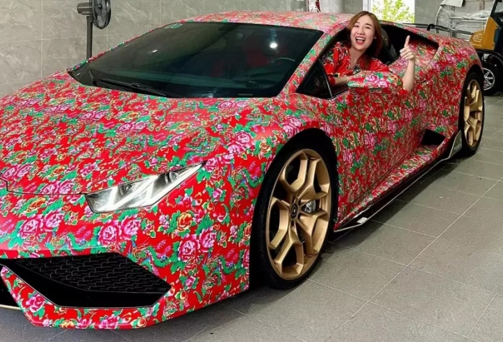 Hot mom 1997 ở Bạc Liêu 'đắp chăn con công' cho chiếc Lamborghini Huracan tiền tỷ