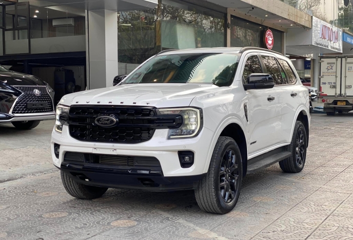 Ford Everest 'lướt' xuống giá không ngờ chỉ sau 1 năm lăn bánh