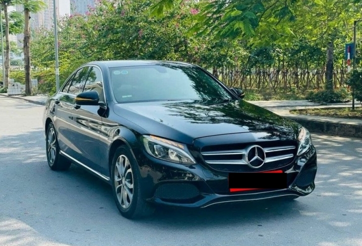 Lăn bánh gần một thập kỷ, Mercedes-Benz C 200 cũ chấp nhận bán 'lỗ' tới hơn 1 tỷ đồng