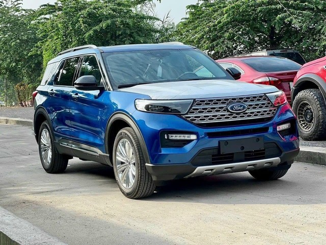 Ford Explorer giảm giá 'đậm sâu' đến 440 triệu đồng, quyết cạnh tranh với Hyundai Palisade
