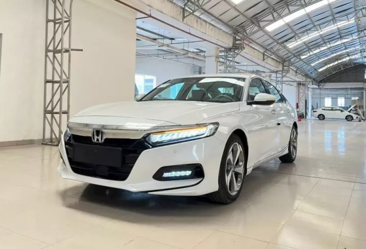 Đại lý xả kho, đối thủ của Toyota Camry giảm giá 'kịch sàn' tới 240 triệu đồng
