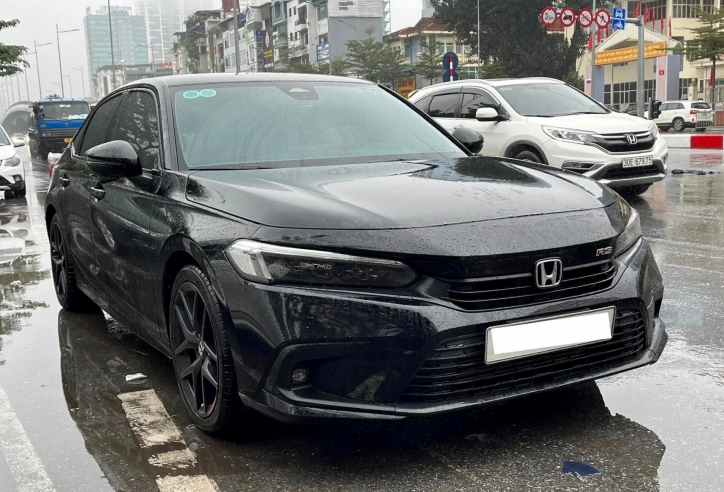 Mới lăn bánh 1 năm, Honda Civic 2023 chạy lướt xuống giá không ngờ trên sàn xe cũ