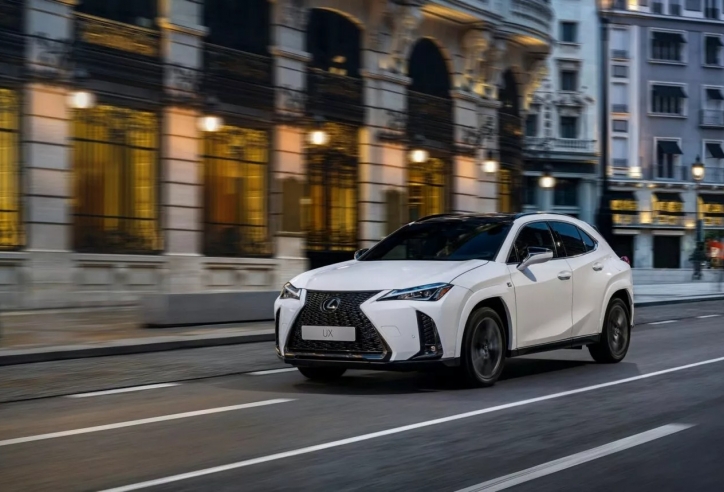 Lexus UX 2025: 'Uống' chỉ 5,4 lít xăng/100 km, giá quy đổi từ hơn 900 triệu đồng