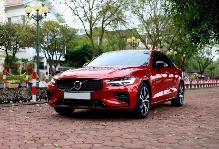 Sau 2 năm lăn bánh, Volvo S60 R-Design 'lướt' rao bán lại với giá ngang ngửa Toyota Camry