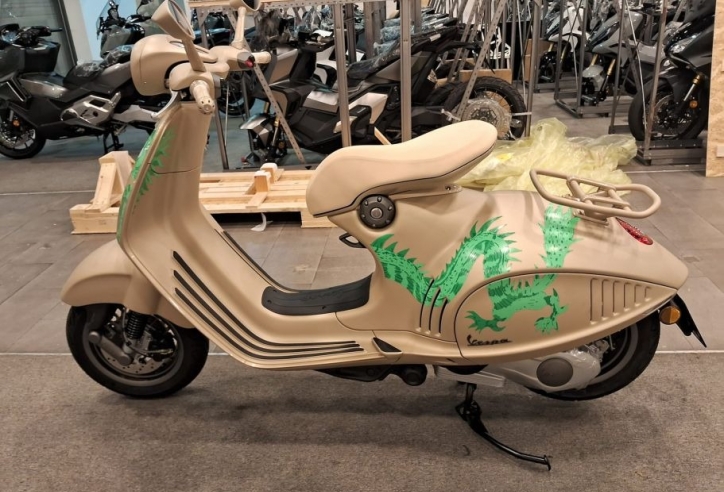 Chiêm ngưỡng Vespa 946 Dragon đầu tiên tại Việt Nam, giá dự kiến không dưới 2 tỷ đồng