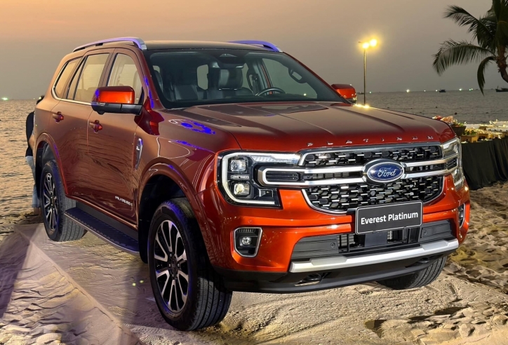 Cận cảnh Ford Everest Platinum tại Việt Nam: Trang bị hàng đầu phân khúc, giá dự kiến 1,509 tỷ đồng