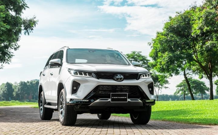 Toyota Fortuner tăng trưởng ấn tượng, Ford Everest tiếp tục thống trị phân khúc