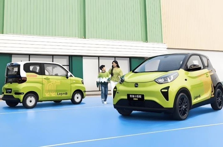 Hãng ô tô xây nhà máy tại Việt Nam vén màn 2 mẫu xe điện mini siêu rẻ, giá quy đổi chỉ từ hơn 100 triệu đồng