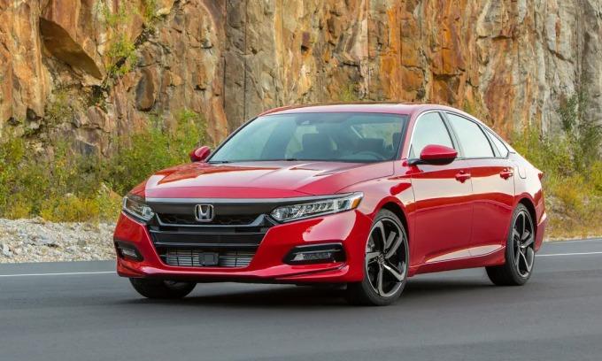 Honda Accord giảm giá 'đậm sâu' đến 220 triệu đồng, City và HR-V nhận ưu đãi 50% lệ phí trước bạ