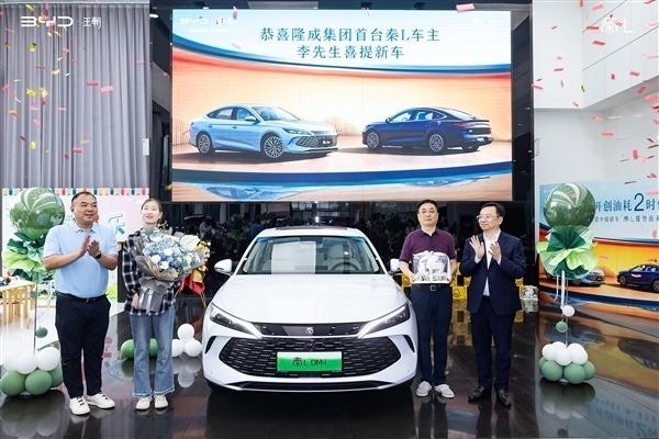 BYD Qin L - Sedan 'ăn xăng' chỉ 2,9 lít/100 km vừa mở bán đã 'đắt hàng như tôm tươi'