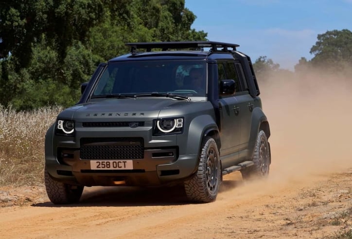 Land Rover trình làng Defender mạnh nhất lịch sử: Động cơ V8 Hybrid của BMW, giá quy đổi từ 3,87 tỷ đồng