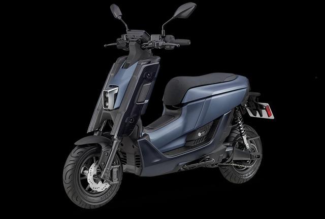 Trình làng xe máy điện Yamaha EMF 2024: Thiết kế vuông vức, tầm vận hành 65 km