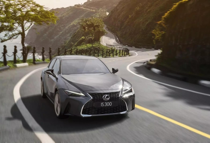 Lexus IS sẽ là mẫu xe tiếp theo bị khai tử tại Việt Nam?