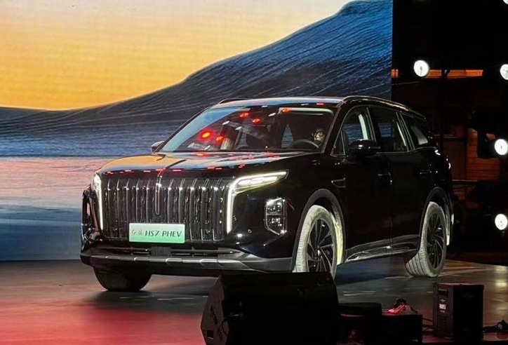 Hongqi HS7 bản tiết kiệm xăng mở bán trước, giá quy đổi từ hơn 1,1 tỷ đồng