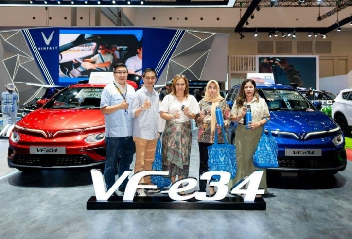 Lô xe điện VinFast VF e34 đầu tiên chính thức được bàn giao đến khách hàng Indonesia