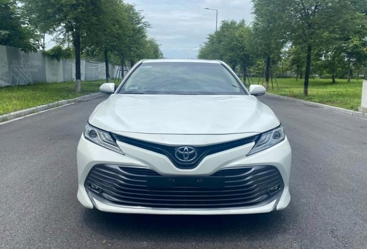 Ngỡ ngàng giá bán lại của Toyota Camry 2020 'full option' sau 4 năm sử dụng