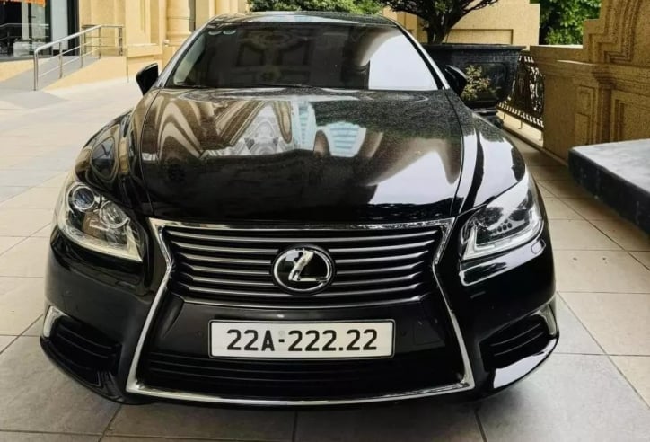 Biển số 'ngũ quý 2' chốt giá hơn 5 tỷ đồng được đăng ký cho 1 chiếc Lexus đời cũ