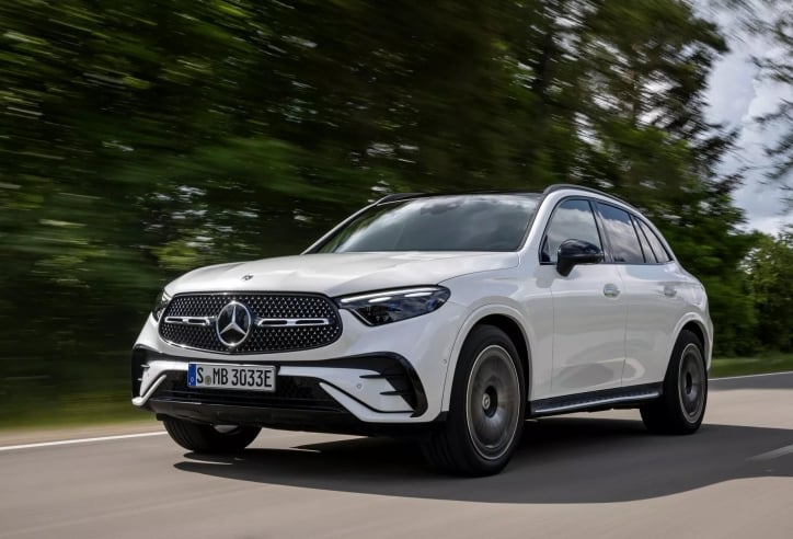 Mercedes GLC 350e PHEV 2025 có giá quy đổi từ 1,49 tỷ đồng, tầm vận hành thuần điện 87 km