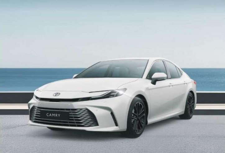 Toyota Camry 2025 cập bến Đông Nam Á: Chỉ có phiên bản hybrid, 'ăn xăng' 5,1 lít/100 km