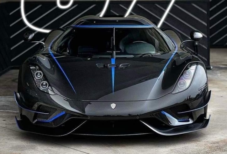 Thành viên thứ 67 của Gumball 3000 gọi tên siêu phẩm Koenigsegg Regera bản 'Honey'