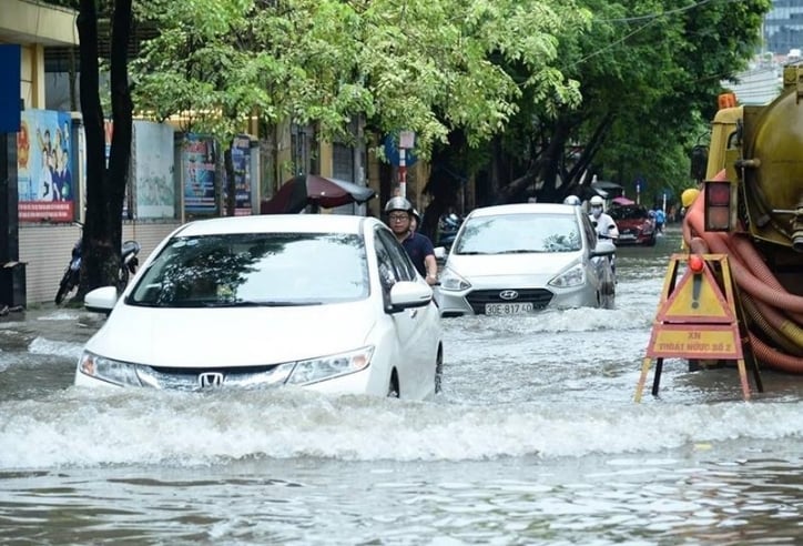 Những sai lầm tài xế cần tránh khi lái xe qua đường ngập nước